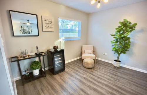 Luxury 4BR Getaway with Heated Pool & Cozy Vibes! - Foto 9