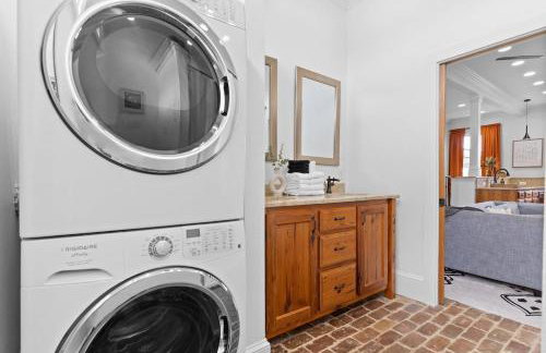 Chic 2BR retreat near French Quarter - Photo 26