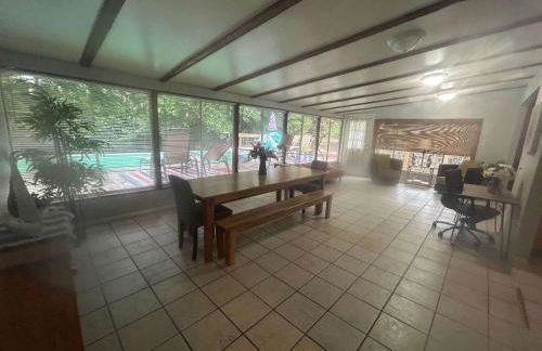 Private Pool & Yard Mins to Dining & University - Foto 57