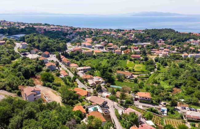 Modern Comfort With Shared Pool & Lush Green Surroundings in Kastav - Foto 49