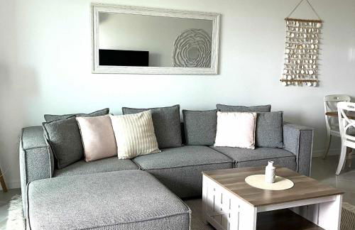 Stylish 3rd-Floor Condo with Golf Course Views - Foto 9