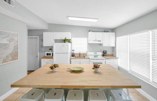 Two Homes, Private Pool, Game Room & Steps to the Beach - Foto 55