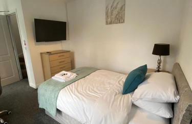 Blackberry House - Sleeps 6 with Parking and Netflix TV - Foto 15