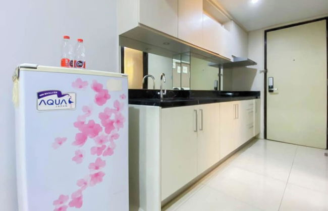 Good Homey Studio Apartment At Warhol (W/R) Residences - Foto 6