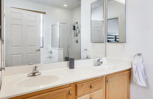 4 Mi to Surprise Stadium! Home with Furnished Patio - Foto 14