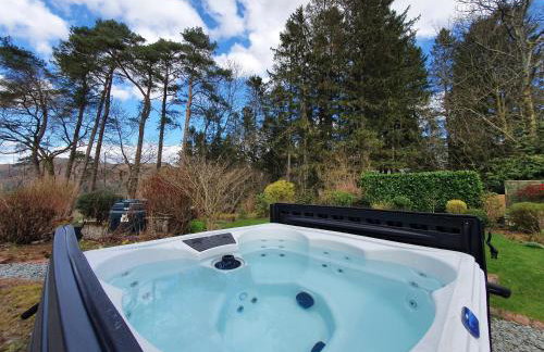 Cottage No1 Four Bed Lakeland Retreat and Hot Tub - Photo 33