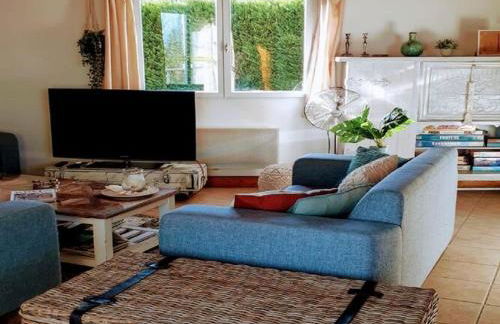 Holiday Home in Dordogne With Pool & Bubble Bath - Photo 33