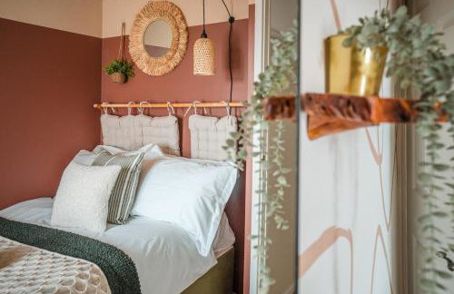 Sleeps 8-10 Cotswold Home with Hot Tub & Parking - Foto 45