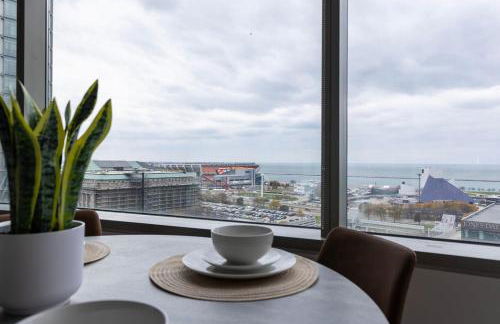 Luxury Downtown King Bed, Rooftop Pool - Photo 15