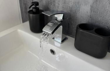 Stylish 3-Bedroom Home, Patio & High-Speed Wi-Fi - Foto 29