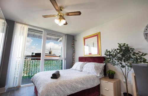 Vista Verde - Luxury City Penthouse 2BR - Sleeps up to 6 - Parking - Photo 35