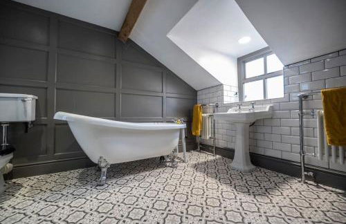 Georgian Country House -Panoramic Views -Sleeps 12 - Photo 15