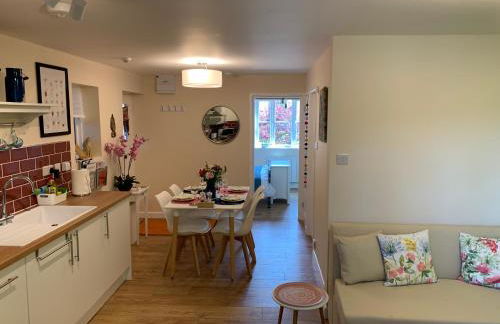 Pristine Apartment in The Centre of Glastonbury - Photo 8