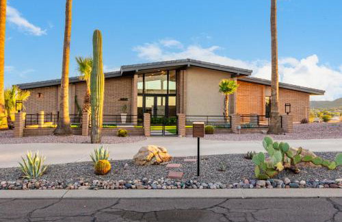 3BR Retreat with Heated Pool, BBQ and Mountain Views - Foto 51