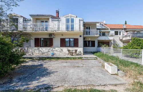 Meje seafront suite - Photo 35