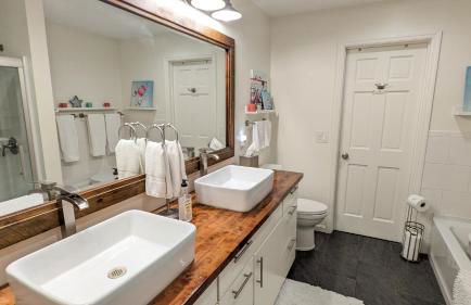 5 Bedroom Family Gathering Home with Indoor Hot Tub - Foto 8