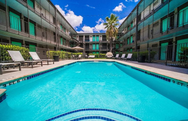 Charming King Bed 1BR w Pool 5 Min to DT - Foto 2