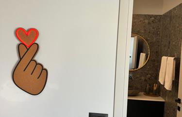 Cora May Central Villa with private pool 200m to the beach - Foto 8