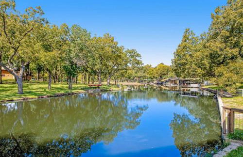 Lakefront Dog-Friendly Home with Kayaks, SUP's, Huge Screened Porch - Photo 31