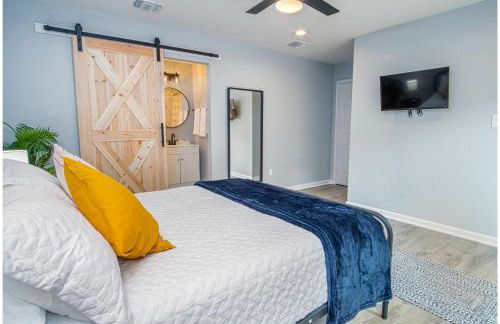 Spacious Delightful 4 BR/ 3 BA Close to Downtown - Foto 28