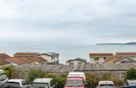 Seaside 3BD Retreat with Balcony & Stunning Views - Foto 7