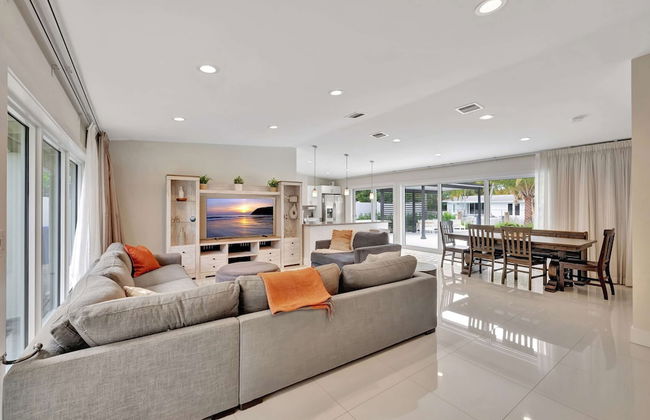 Waterfront Oasis w/ Enclosed Pool! - Foto 18