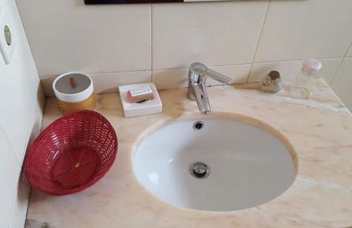 Yellow House - Photo 26