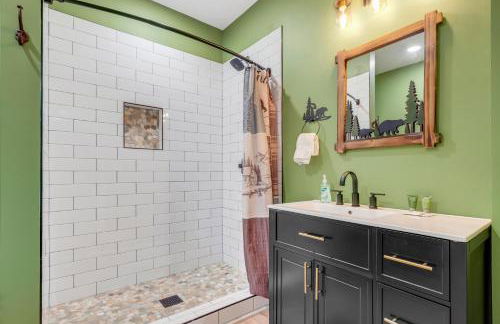 The Holiday Cabin at Lake Lure - Photo 65