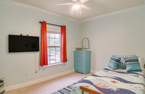 Snowbirds Welcome Foley Condo with Pool Access - Photo 18