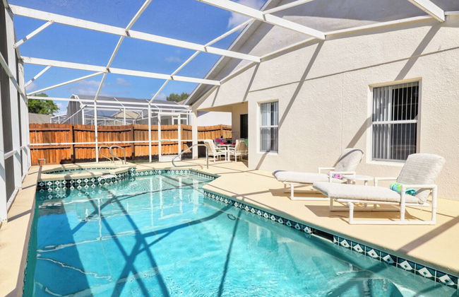 Arler House - Amazing 4 Bed 3 Bath - Private Pool - Photo 19