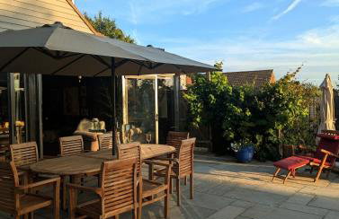 Artist's Hawkhurst Home with Heated Pool & Sauna - Foto 17