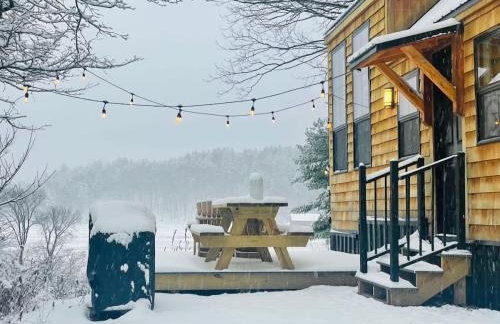 Haven Tiny House w hot tub on river near Stowe - Foto 38