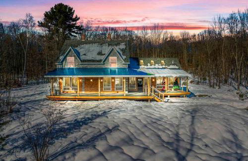 New Sunday River Ski Retreat with Hot Tub Spa - FirePit Sleeps 16 - Foto 1