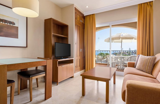 Ramada Hotel & Suites by Wyndham Costa del Sol - Foto 91