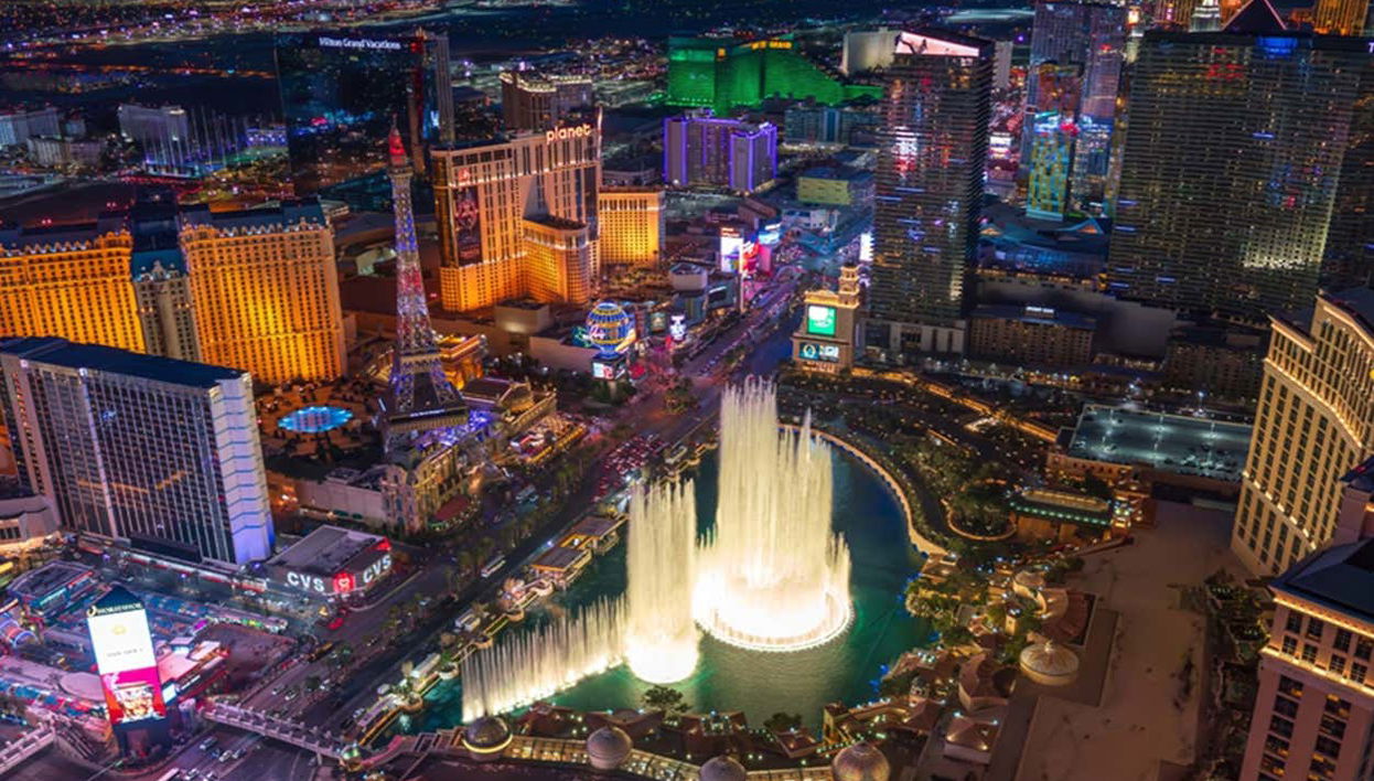 Catch the Bellagio Fountain show from above