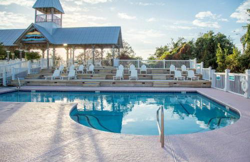 Luxury cottage with pools & multiple decks, 1/2 block to beach - Foto 37