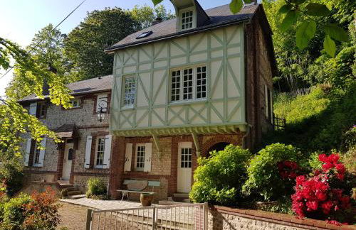 Villa Colin, la tête dans les bois, à deux pas de la mer, classée 4 étoiles - Foto 2