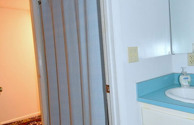 Serendipity - Large 5BR With a Hot Tub - Photo 17