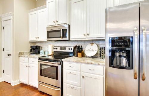 Chic Thomas Square Home in Walkable Location! - Foto 10