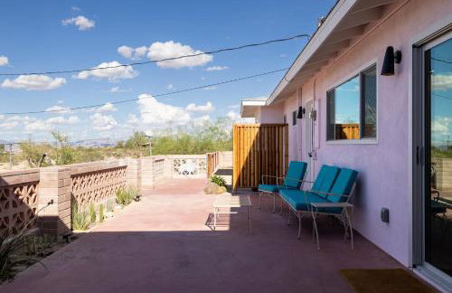 Mid Century Vibes - 2 Min to JTNP - Retro Dive Bar - View - Foto 34