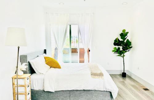 Newly Gated Stylish Steps to Hollywood 2B2B - Foto 2