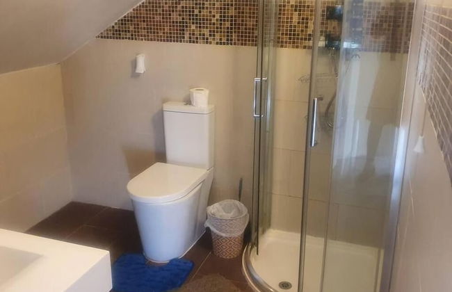 Lovely 4-bed Apartment in Harrow - Foto 17