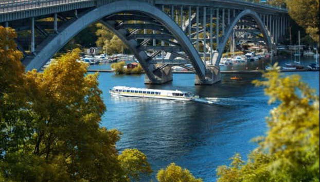 Navegando sob as pontes de Estocolmo