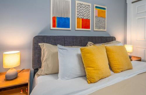 Prime Walnut Hills, 5min to UC, Lux King Beds, Sleep 6ppl, Smart TVs - Foto 16