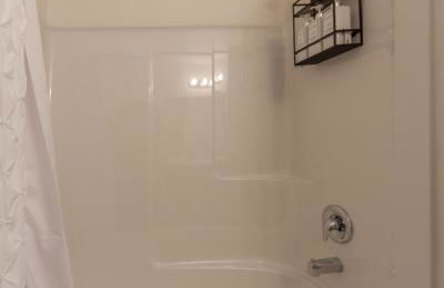 Modern and Stylish KING bed Wifi FREE Parking - Foto 15