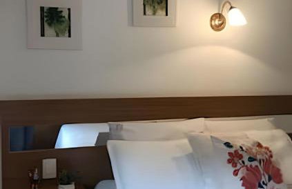 Espaçoso Flat com Varanda no Cavalinho Branco - Foto 4