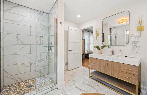 4BR for 10, Near Ark, High-Tech Kitchen, Parking! - Foto 7