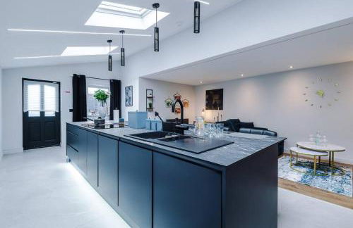 Incredible Home With Games Room, Sleeps 8, Parking Included, Perfect For Groups, Families, Contractors, Professionals - Photo 69