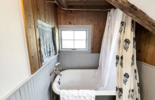 Historic Estate - 5 min to Mohawk Mt Ski Resort - Foto 29