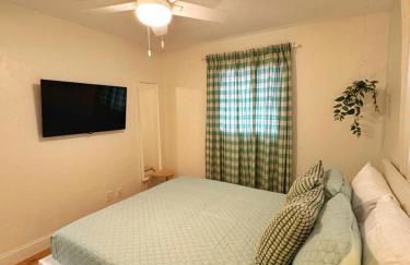 *NEW* Gorgeous Sunshine - 2BD/1BA - Private Fenced Backyard! - Photo 11